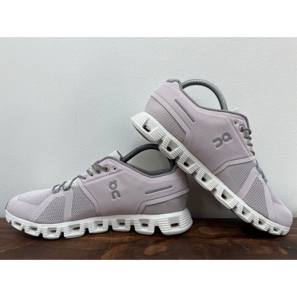 On Cloud Running Women’s Athletic Shoes in Light Lavender and White Size: 9